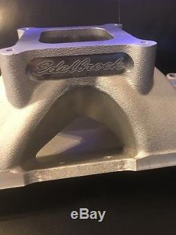 NEW IN BOX Edelbrock 2892 Super Victor Series Intake Manifold Small Block Chevy