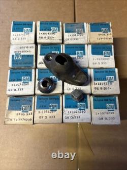 NOS OEM CHEVY SMALL BLOCK ROCKER ARMS (16) GM 3974290 with Balls Nuts & Boxes