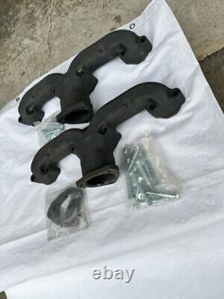 Small Block Chevy 283-350 Ram Horn Exhaust Manifold 2 1/2 COLLECTOR